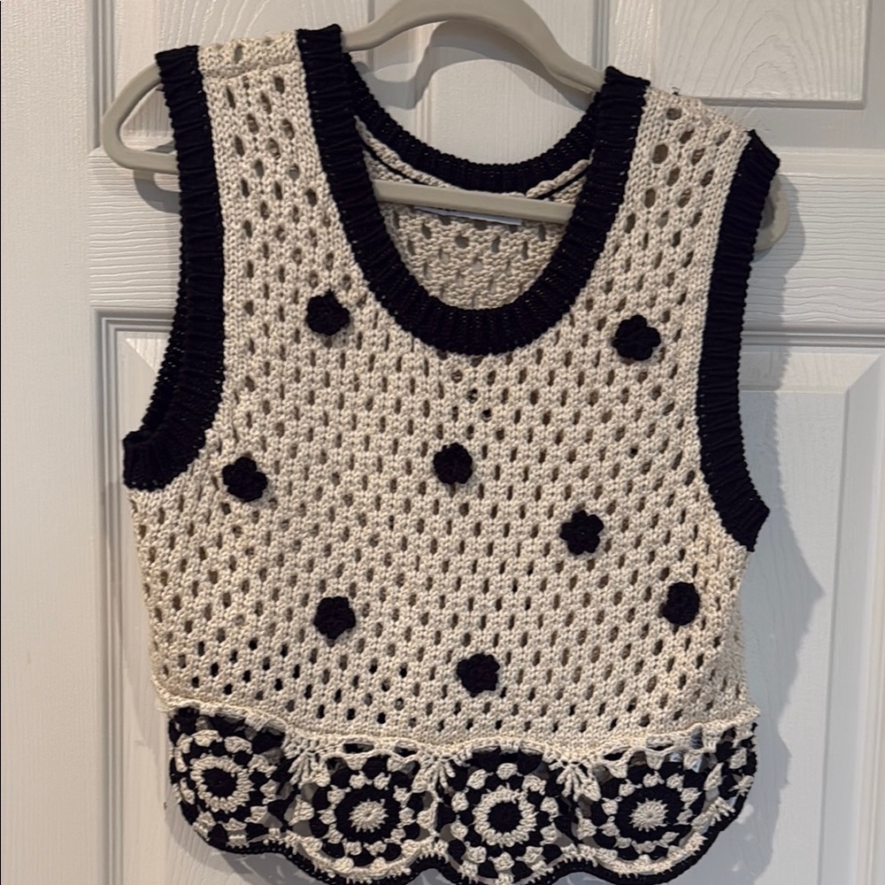 ZARA CROCHET SLEEVELESS TOP - Black and White